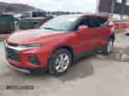 2021 Chevrolet Blazer LT z VIN 3GNKBHR4XMS567457, wystawiony jako IAAI lot #41133024 z przebiegiem 48 422 mil mil oraz . Historia ofert i sprzedaży dostępna na DreamBid. Obrazek 2.