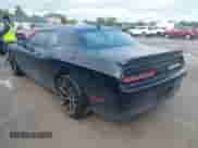 2016 Dodge Challenger SRT Hellcat z VIN 2C3CDZC92GH225238, wystawiony jako IAAI lot #43123789 z przebiegiem 9 055 mil mil oraz . Historia ofert i sprzedaży dostępna na DreamBid. Obrazek 3.