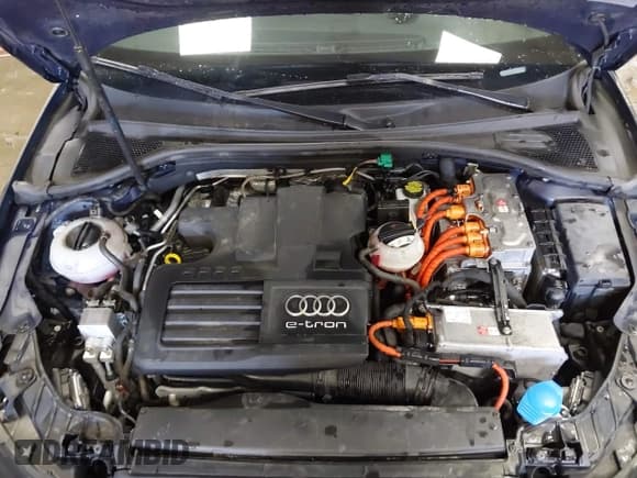 ✅ 2017 Audi A3 e-tron Sportback Premium Plus • VIN: WAUTPBFFXHA073315 • Lot: 42929423. Wystawiony na IAAI z przebiegiem 116 591 mil. Bezpłatny archiwum sprzedaży aukcyjnych z USA i szczegółowy raport historii pojazdu na DreamBid. Zdjęcie 10.