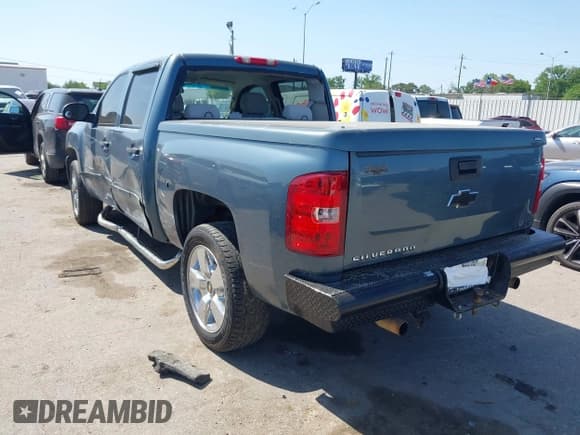 ✅ 2007 Chevrolet Silverado 1500 Work Truck • VIN: 2GCEC13C571528768 • Lot: 41990590. Listed on IAAI with 221,192 mi. Free auction sales archive from the USA and detailed vehicle history report at DreamBid. Image 3.