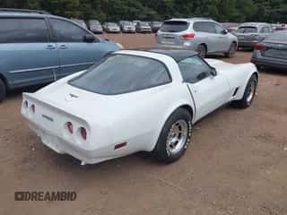 1981 Chevrolet Corvette с VIN 1G1AY8761BS428181, выставлен на аукционе IAAI как лот 42948353 с пробегом 66 662 миль миль и . История ставок и продаж доступна на DreamBid. Изображение 4.