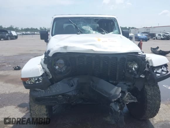 ✅ 2021 Jeep Gladiator Sport S • VIN: 1C6HJTAG2ML582014 • Lot: 42646160. Wystawiony na IAAI z przebiegiem Nie podano. Bezpłatny archiwum sprzedaży aukcyjnych z USA i szczegółowy raport historii pojazdu na DreamBid. Zdjęcie 10.