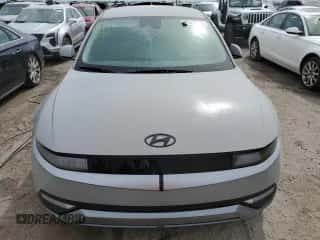 2022 Hyundai Ioniq 5 SE z VIN KM8KMDAF0NU051131, wystawiony jako Copart lot #75205384 z przebiegiem Nie podano mil oraz Nie do naprawy • Non repairable. Historia ofert i sprzedaży dostępna na DreamBid. Obrazek 5.