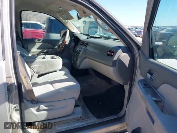 ✅ 2007 Chevrolet Suburban LT • VIN: 1GNFK16397R188641 • Лот: 41476819. Опубликован ранее на IAAI с пробегом 209 792 миль. Бесплатный доступ к архиву аукционных продаж из США и подробный отчёт об истории автомобиля на DreamBid. Изображение 5.