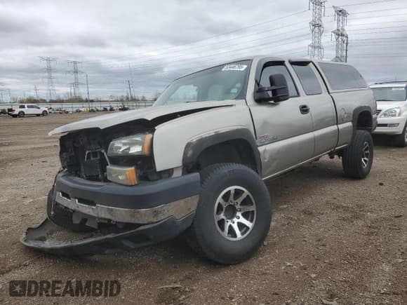 ✅ 2003 Chevrolet Silverado 2500HD LS • VIN: 1GCHC29123E274857 • Лот: 53446795. Опубликован ранее на Copart с пробегом 198 736 миль. Бесплатный доступ к архиву аукционных продаж из США и подробный отчёт об истории автомобиля на DreamBid. Изображение 1.
