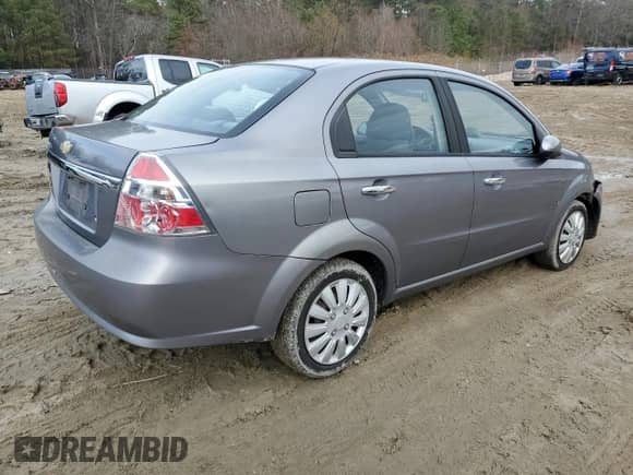 2009 Chevrolet Aveo 2LT z VIN KL1TG56E29B395364, wystawiony jako Copart lot #85162004 z przebiegiem 166 094 mil mil oraz Szkoda całkowita • Salvage title. Historia ofert i sprzedaży dostępna na DreamBid. Obrazek 3.