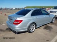 ✅ 2013 Mercedes-Benz C 250 Sport • VIN: WDDGF4HB9DA873732 • Lot: 41755981. Wystawiony na IAAI z przebiegiem 82 181 mil. Bezpłatny archiwum sprzedaży aukcyjnych z USA i szczegółowy raport historii pojazdu na DreamBid. Zdjęcie 4.