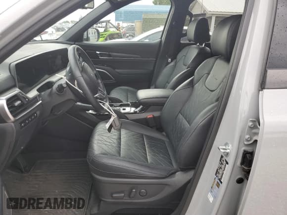 ✅ 2024 Kia Telluride EX • VIN: 5XYP3DGC9RG483086 • Lot: 59258875. Listed on Copart with 26,324 mi. Free auction sales archive from the USA and detailed vehicle history report at DreamBid. Image 7.