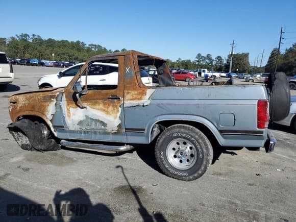 ✅ 1984 Ford Bronco Custom • VIN: 1FMDU15F9ELA55864 • Lot: 92121875. Listed on Copart with Not provided. Free auction sales archive from the USA and detailed vehicle history report at DreamBid. Image 2.