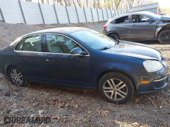 ✅ 2006 Volkswagen Jetta 2.5L • VIN: 3VWSF71K56M712295 • Лот: 42055402. Опубликован ранее на IAAI с пробегом 149 865 миль. Бесплатный доступ к архиву аукционных продаж из США и подробный отчёт об истории автомобиля на DreamBid. Изображение 13.