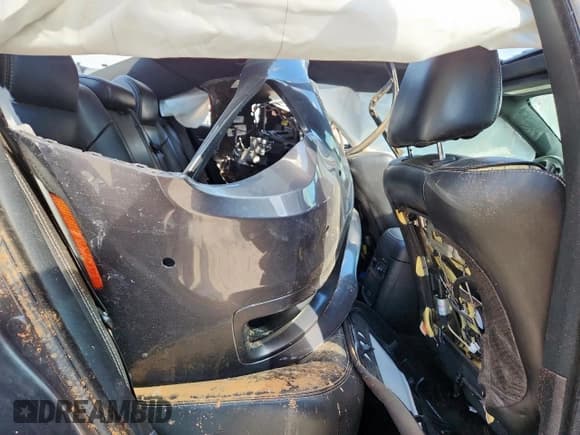 ✅ 2019 Chrysler 300 S • VIN: 2C3CCABT1KH569640 • Lot: 81071855. Wystawiony na Copart z przebiegiem 103 124 mil. Bezpłatny archiwum sprzedaży aukcyjnych z USA i szczegółowy raport historii pojazdu na DreamBid. Zdjęcie 10.