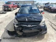 ✅ 2013 Hyundai Accent GLS • VIN: KMHCT4AEXDU305330 • Lot: 72955944. Wystawiony na Copart z przebiegiem 167 535 mil. Bezpłatny archiwum sprzedaży aukcyjnych z USA i szczegółowy raport historii pojazdu na DreamBid. Zdjęcie 5.