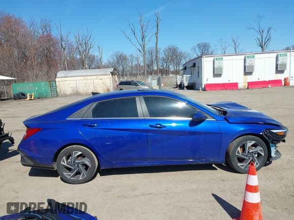 ✅ 2024 Hyundai Elantra SEL • VIN: KMHLS4DG3RU769454 • Lot: 41838085. Wystawiony na IAAI z przebiegiem 11 520 mil. Bezpłatny archiwum sprzedaży aukcyjnych z USA i szczegółowy raport historii pojazdu na DreamBid. Zdjęcie 12.