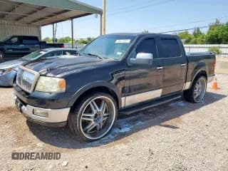 ✅ 2006 Lincoln Mark LT • VIN: 5LTPW16566FJ04145 • Lot: 67994445. Wystawiony na Copart z przebiegiem 71 158 mil. Bezpłatny archiwum sprzedaży aukcyjnych z USA i szczegółowy raport historii pojazdu na DreamBid. Zdjęcie 1.