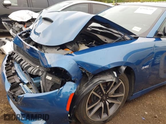 ✅ 2023 Dodge Charger R/T • VIN: 2C3CDXCT4PH685324 • Lot: 42956341. Wystawiony na IAAI z przebiegiem 13 780 mil. Bezpłatny archiwum sprzedaży aukcyjnych z USA i szczegółowy raport historii pojazdu na DreamBid. Zdjęcie 6.