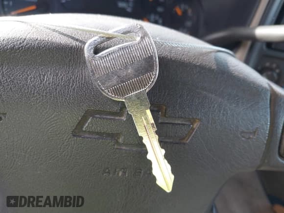 ✅ 2005 Chevrolet Tahoe LS • VIN: 1GNEC13V25R204089 • Lot: 41075336. Listed on IAAI with 164,937 mi. Free auction sales archive from the USA and detailed vehicle history report at DreamBid. Image 10.