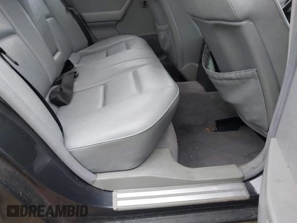 ✅ 1995 Mercedes-Benz C 2.8L • VIN: WDBHA28E7SF262334 • Лот: 42618540. Опубликован ранее на IAAI с пробегом 124 770 миль. Бесплатный доступ к архиву аукционных продаж из США и подробный отчёт об истории автомобиля на DreamBid. Изображение 8.