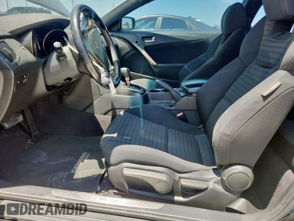 ✅ 2013 Hyundai Genesis Coupe 2.0T • VIN: KMHHT6KD5DU090446 • Lot: 61403395. Wystawiony na Copart z przebiegiem 81 331 mil. Bezpłatny archiwum sprzedaży aukcyjnych z USA i szczegółowy raport historii pojazdu na DreamBid. Zdjęcie 7.