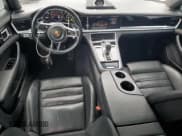 ✅ 2018 Porsche Panamera • VIN: WP0CB2A76JL190465 • Lot: 69344615. Wystawiony na Copart z przebiegiem 146 962 mil. Bezpłatny archiwum sprzedaży aukcyjnych z USA i szczegółowy raport historii pojazdu na DreamBid. Zdjęcie 8.
