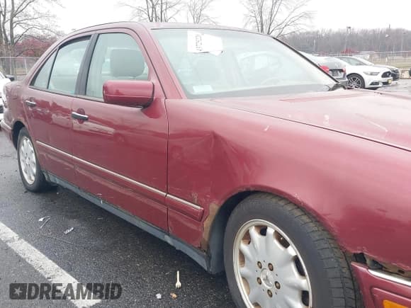 ✅ 1999 Mercedes-Benz E 320 • VIN: WDBJF65H5XA905132 • Lot: 43725220. Listed on IAAI with 41,828 mi. Free auction sales archive from the USA and detailed vehicle history report at DreamBid. Image 12.