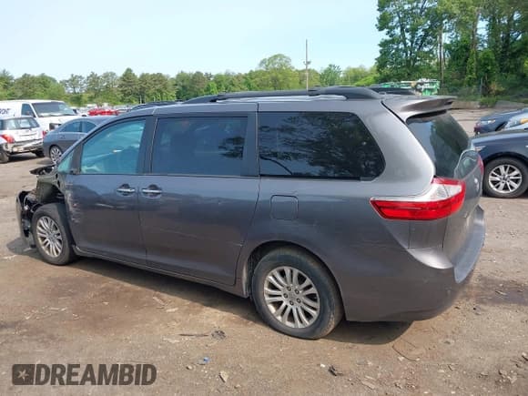 ✅ 2017 Toyota Sienna XLE Auto Access Seat • VIN: 5TDYZ3DC0HS864831 • Lot: 42380975. Listed on IAAI with 116,556 mi. Free auction sales archive from the USA and detailed vehicle history report at DreamBid. Image 14.