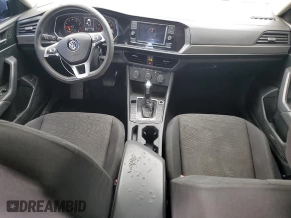 ✅ 2019 Volkswagen Jetta S • VIN: 3VWC57BU7KM139594 • Лот: 90994435. Опубликован ранее на Copart с пробегом 102 782 миль. Бесплатный доступ к архиву аукционных продаж из США и подробный отчёт об истории автомобиля на DreamBid. Изображение 8.