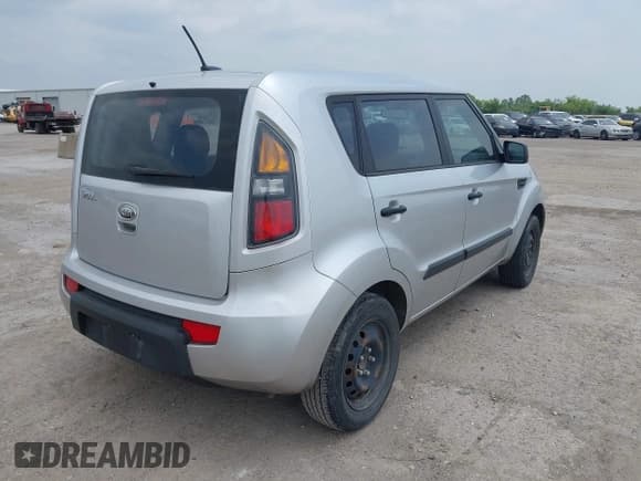 ✅ 2011 Kia Soul • VIN: KNDJT2A11B7322526 • Лот: 42264276. Опубликован ранее на IAAI с пробегом 170 882 миль. Бесплатный доступ к архиву аукционных продаж из США и подробный отчёт об истории автомобиля на DreamBid. Изображение 4.