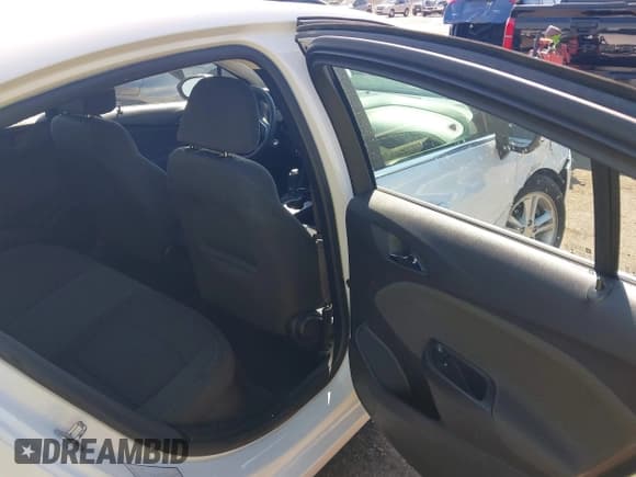 ✅ 2017 Chevrolet Cruze LT • VIN: 1G1BE5SMXH7228123 • Lot: 43396571. Listed on IAAI with 66,224 mi. Free auction sales archive from the USA and detailed vehicle history report at DreamBid. Image 8.