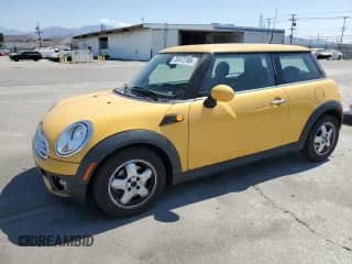 2007 MINI Hardtop with VIN WMWMF33547TT57440, listed as a Copart auction lot 70872765 with 21,038 mi miles and Salvage title. Bid and sale history available at DreamBid. Image 1.