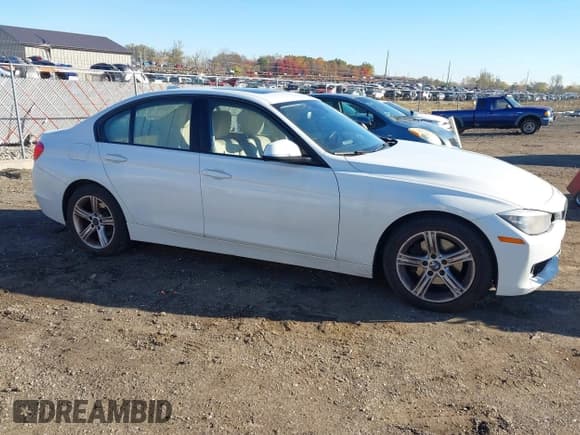 ✅ 2013 BMW 3 Series 328i xDrive • VIN: WBA3B3C51DF530686 • Лот: 43549270. Опубликован ранее на IAAI с пробегом 223 276 миль. Бесплатный доступ к архиву аукционных продаж из США и подробный отчёт об истории автомобиля на DreamBid. Изображение 13.