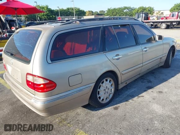 ✅ 2001 Mercedes-Benz E 320 • VIN: WDBJH65J41B225835 • Лот: 41747129. Опубликован ранее на IAAI с пробегом 193 071 миль. Бесплатный доступ к архиву аукционных продаж из США и подробный отчёт об истории автомобиля на DreamBid. Изображение 4.