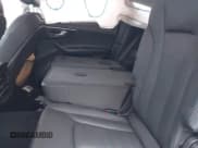 ✅ 2023 Audi Q7 Premium • VIN: WA1ACBF72PD009565 • Lot: 41022701. Wystawiony na IAAI z przebiegiem 20 558 mil. Bezpłatny archiwum sprzedaży aukcyjnych z USA i szczegółowy raport historii pojazdu na DreamBid. Zdjęcie 8.