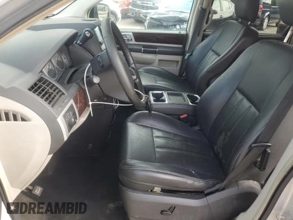 ✅ 2009 Chrysler Town & Country Touring • VIN: 2A8HR54X39R647968 • Лот: 61378925. Опубликован ранее на Copart с пробегом 205 580 миль. Бесплатный доступ к архиву аукционных продаж из США и подробный отчёт об истории автомобиля на DreamBid. Изображение 7.