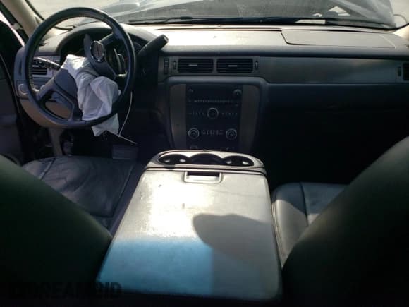 ✅ 2008 Chevrolet Suburban Commercial • VIN: 3GNGK26K38G313121 • Lot: 78526524. Wystawiony na Copart z przebiegiem 218 573 mil. Bezpłatny archiwum sprzedaży aukcyjnych z USA i szczegółowy raport historii pojazdu na DreamBid. Zdjęcie 8.