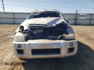 ✅ 2007 Hyundai Tucson SE • VIN: KM8JN72D27U675829 • Lot: 70490164. Wystawiony na Copart z przebiegiem Nie podano mil. Skorzystaj z bezpłatnego archiwum sprzedaży aukcyjnych z USA i zobacz szczegółowy raport historii pojazdu na DreamBid. Zdjęcie 5.