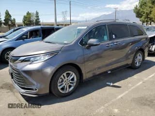 ✅ 2024 Toyota Sienna Limited • VIN: 5TDZSKFC2RS142035 • Lot: 70368765. Wystawiony na Copart z przebiegiem 71 509 mil. Bezpłatny archiwum sprzedaży aukcyjnych z USA i szczegółowy raport historii pojazdu na DreamBid. Zdjęcie 1.