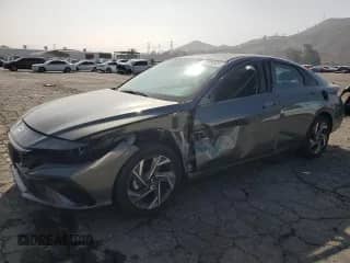 ✅ 2025 Hyundai Elantra SEL Convenience • VIN: KMHLS4DG9SU947194 • Lot: 87239265. Wystawiony na Copart z przebiegiem 5 611 mil. Bezpłatny archiwum sprzedaży aukcyjnych z USA i szczegółowy raport historii pojazdu na DreamBid. Zdjęcie 1.