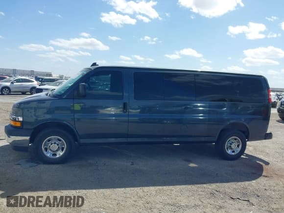 ✅ 2019 Chevrolet Express Passenger LT • VIN: 1GAZGPFG0K1239988 • Lot: 41830689. Wystawiony na IAAI z przebiegiem 112 943 mil. Bezpłatny archiwum sprzedaży aukcyjnych z USA i szczegółowy raport historii pojazdu na DreamBid. Zdjęcie 14.