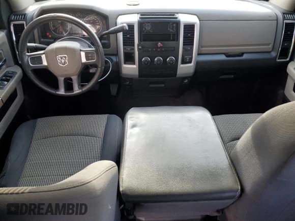 ✅ 2010 Dodge 1500 ST • VIN: 1D7RB1CP5AS195959 • Lot: 84627174. Wystawiony na Copart z przebiegiem 181 675 mil. Bezpłatny archiwum sprzedaży aukcyjnych z USA i szczegółowy raport historii pojazdu na DreamBid. Zdjęcie 8.