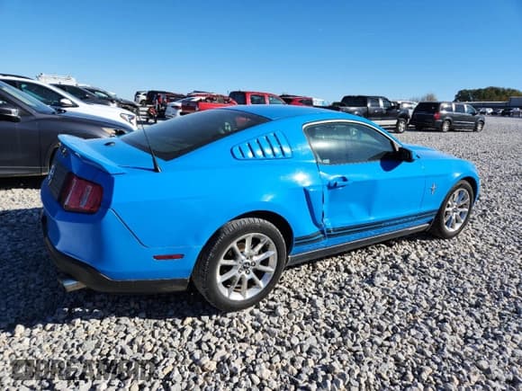 ✅ 2011 Ford Mustang V6 • VIN: 1ZVBP8AM3B5144908 • Lot: 89653205. Listed on Copart with 165,396 mi. Free auction sales archive from the USA and detailed vehicle history report at DreamBid. Image 3.
