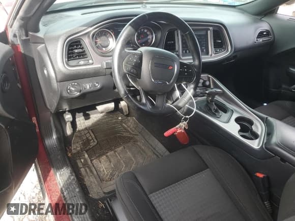 ✅ 2021 Dodge Challenger SXT • VIN: 2C3CDZAG9MH503064 • Lot: 85258995. Wystawiony na Copart z przebiegiem 63 552 mil. Bezpłatny archiwum sprzedaży aukcyjnych z USA i szczegółowy raport historii pojazdu na DreamBid. Zdjęcie 8.