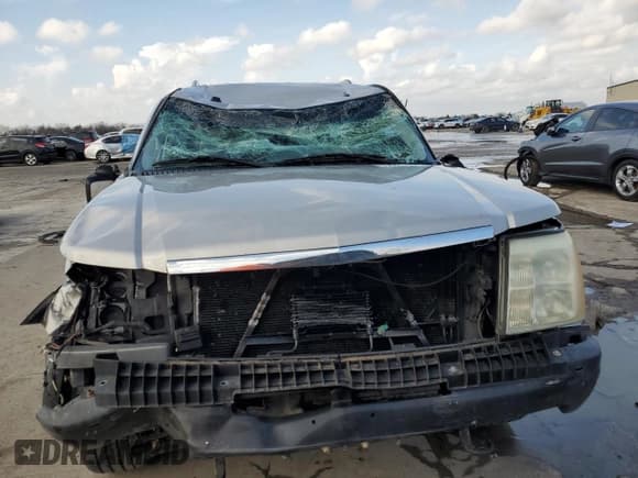 ✅ 2005 Cadillac Escalade • VIN: 1GYEC63T05R139094 • Lot: 84377874. Wystawiony na Copart z przebiegiem Nie podano. Bezpłatny archiwum sprzedaży aukcyjnych z USA i szczegółowy raport historii pojazdu na DreamBid. Zdjęcie 5.