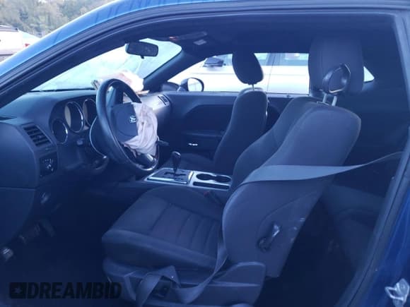 ✅ 2009 Dodge Challenger SE • VIN: 2B3LJ44V49H520591 • Lot: 76174514. Wystawiony na Copart z przebiegiem 141 918 mil. Bezpłatny archiwum sprzedaży aukcyjnych z USA i szczegółowy raport historii pojazdu na DreamBid. Zdjęcie 7.