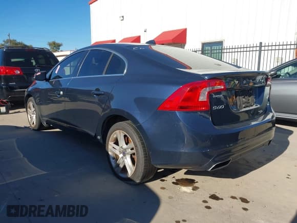 ✅ 2014 Volvo S60 T5 • VIN: YV1612FS0E1290120 • Lot: 43594568. Wystawiony na IAAI z przebiegiem 111 705 mil. Bezpłatny archiwum sprzedaży aukcyjnych z USA i szczegółowy raport historii pojazdu na DreamBid. Zdjęcie 3.
