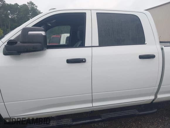 ✅ 2024 Ram 2500 Tradesman • VIN: 3C6UR5CJ3RG328604 • Lot: 43072325. Wystawiony na IAAI z przebiegiem Nie podano. Bezpłatny archiwum sprzedaży aukcyjnych z USA i szczegółowy raport historii pojazdu na DreamBid. Zdjęcie 15.