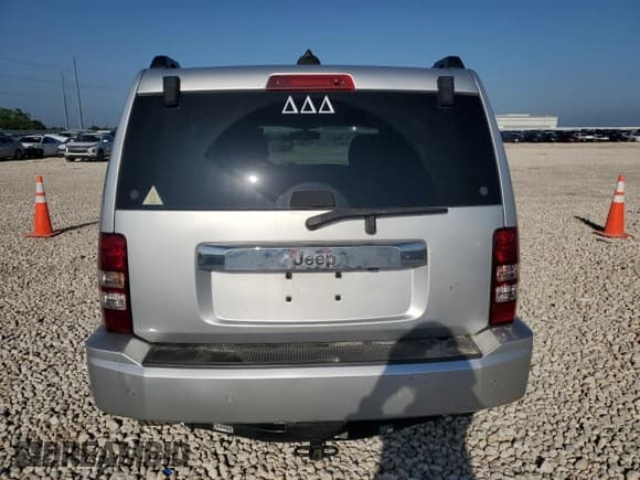 ✅ 2012 Jeep Liberty Sport Latitude • VIN: 1C4PJLAK5CW179327 • Лот: 56317415. Опубликован ранее на Copart с пробегом 132 645 миль. Бесплатный доступ к архиву аукционных продаж из США и подробный отчёт об истории автомобиля на DreamBid. Изображение 6.