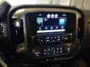 2015 Chevrolet Silverado 1500 LT z VIN 1GCRCREH0FZ398560, wystawiony jako IAAI lot #42454940 z przebiegiem 158 025 mil mil oraz . Historia ofert i sprzedaży dostępna na DreamBid. Obrazek 20.