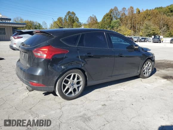 ✅ 2015 Ford Focus SE • VIN: 1FADP3K23FL305230 • Lot: 86682415. Wystawiony na Copart z przebiegiem 116 230 mil. Bezpłatny archiwum sprzedaży aukcyjnych z USA i szczegółowy raport historii pojazdu na DreamBid. Zdjęcie 3.