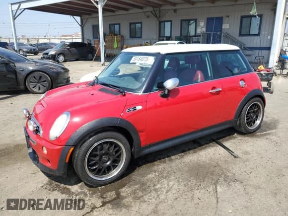 ✅ 2004 MINI Hardtop S • VIN: WMWRE33404TD88974 • Lot: 59184075. Listed on Copart with 104,096 mi. Free auction sales archive from the USA and detailed vehicle history report at DreamBid. Image 1.