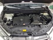 ✅ 2018 Toyota Highlander LE Plus • VIN: 5TDBZRFH3JS856021 • Lot: 93599095. Wystawiony na Copart z przebiegiem 131 885 mil. Bezpłatny archiwum sprzedaży aukcyjnych z USA i szczegółowy raport historii pojazdu na DreamBid. Zdjęcie 12.